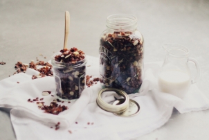 Cacao & Coconut Granola // Recipe by Nutritionist Renée Naturally