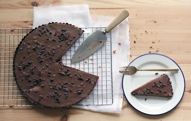Cacao Cream Tart // Recipe by Naturopath & Nutritionist Renee Naturally