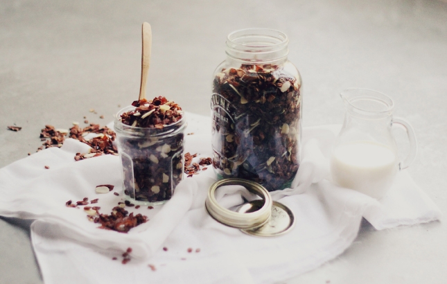 Cacao & Coconut Granola // Recipe by Nutritionist Renée Naturally