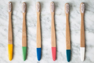 Why Switching to a Natural Toothpaste is a Good Idea // By Naturopath & Nutritionist Renée Naturally